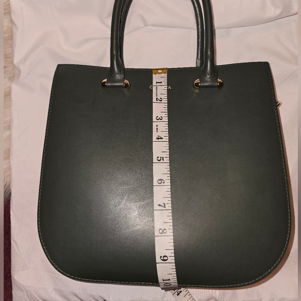 Authentic Camelia Roma Handbag - Picture 4 of 10